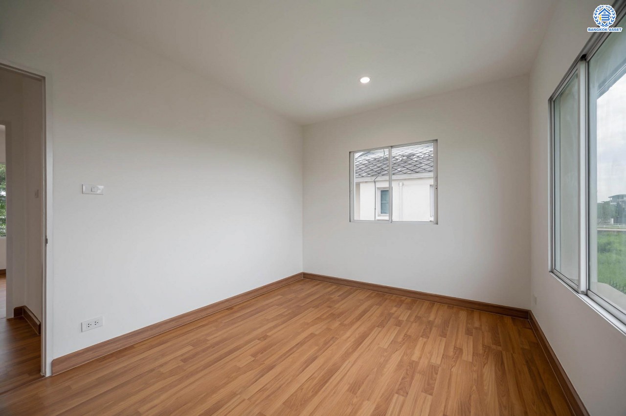 บ้านมือสองตกแต่งใหม่ โครงการ อนันตธารา ทวีวัฒนา เนื้อที่ 61.6 ตร.ว. พื้นที่ใช้สอย 190.96 ตร.ม. ฟังก์ชันจัดเต็ม 3 ห้องนอน 3 ห้องน้ำ จอดรถได้ 2 คัน ตอบโจทย์ทุกการเดินทาง บนทำเลศักยภาพ ติดถนนบรมราชชนนี เชื่อมต่อทางคู่ขนานลอยฟ้า ใกล้รถไฟฟ้าสายสีน้ำเงิน "สถานีบางพลัด"